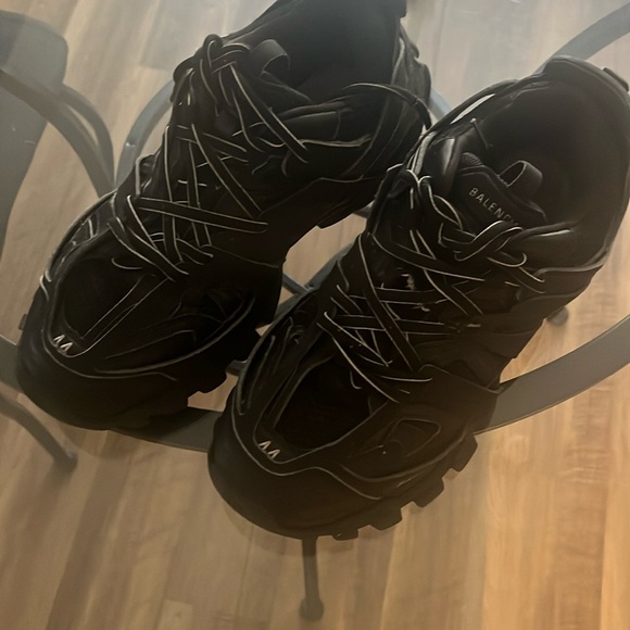 BALENCIAGA BLACK TRACKS SIZE 44 BEEN WORN A FEW TIMES NO BOX AVAILABLE ONLY BAG - Picture 1 of 1